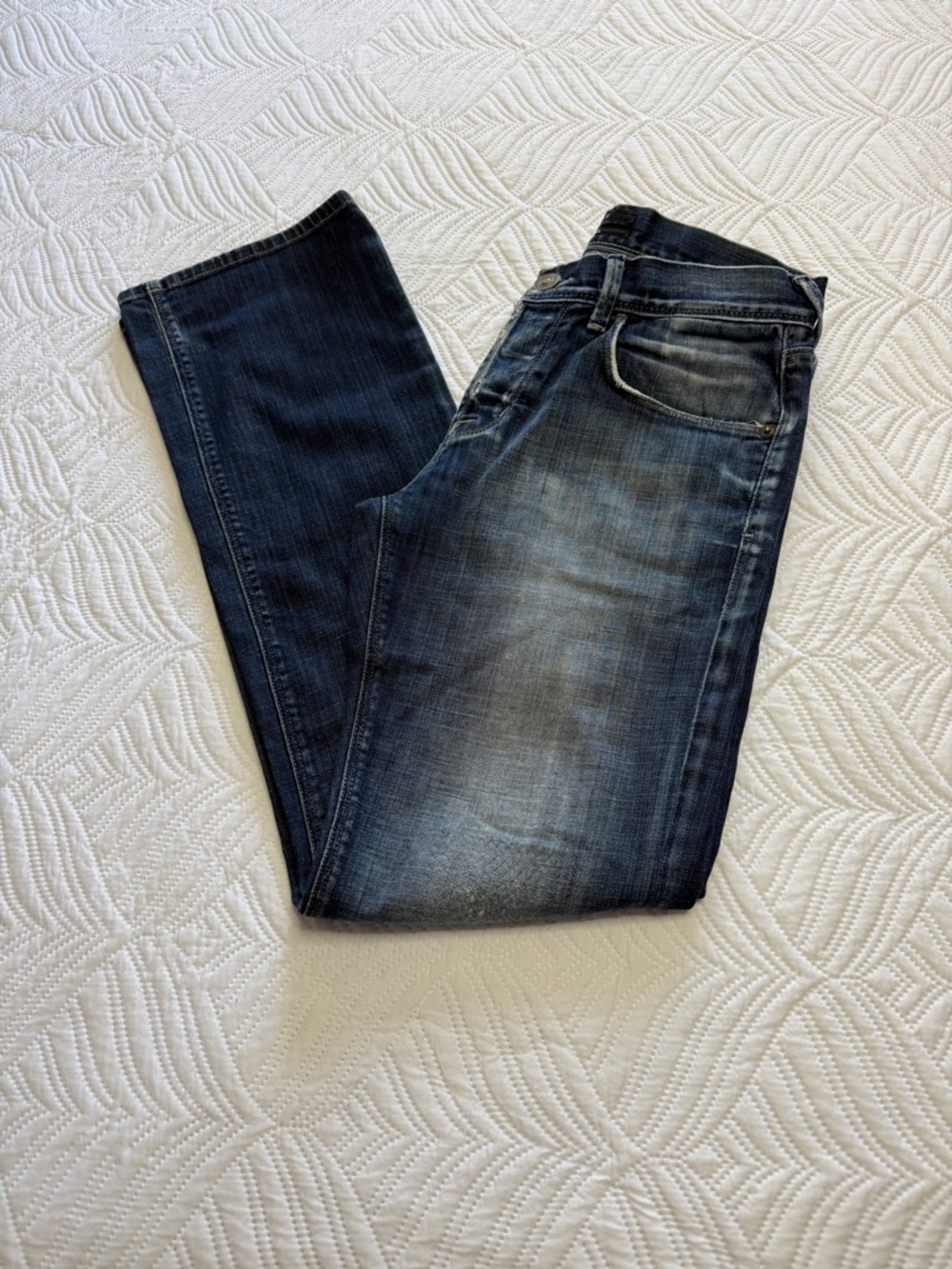 Hudson Bryan Women’s Dark Blue Stonewashed Distressed Denim Jeans. Size 30
